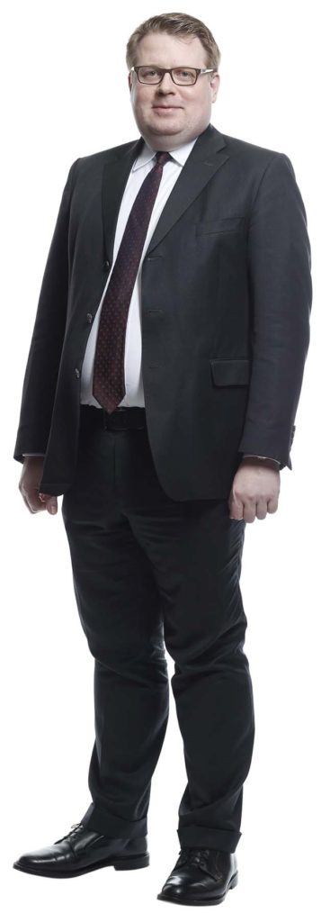 https://lkc.de/wp-content/uploads/2018/07/APX0981_Winkler_Matthias_Ganzkoerper_bearbeitet-357x1024.jpg